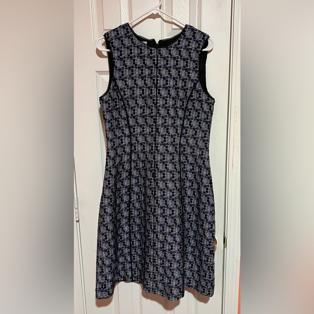 Oscar DeLa Renta Elegant Black Sleeveless Dress in a size 10